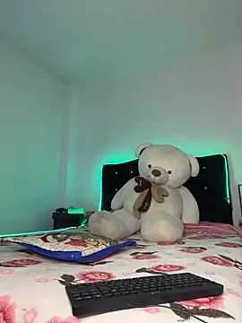 Snapshot of Linda_rouse chatting on 11/25/25, 09:15 Linda rouse online show from 11/25/25, 09:15