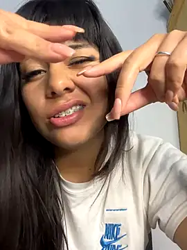 Snapshot of Bulma04 chatting on 10/15/25, 04:51 Bulma04 online show from 10/15/25, 04:51