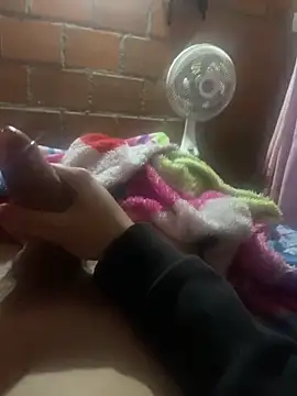 Snapshot of Dani-202p chatting on 11/24/25, 03:12 Dani-202p online show from 11/24/25, 03:12