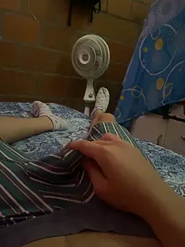 Snapshot of Dani-202p chatting on 12/22/25, 02:58 Dani-202p online show from 12/22/25, 02:58