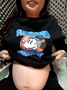 Snapshot of Pipi23_ chatting on 12/19/25, 02:35 Pipi23 online show from 12/19/25, 02:35