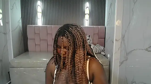 Soffia b online show from 10/11/25, 03:17