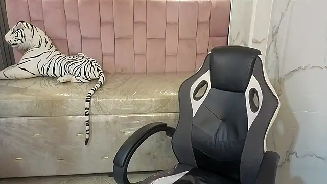 Soffia b online show from 10/15/25, 03:06