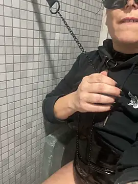 Snapshot of Reine_du_Vice84 chatting on 11/08/25, 03:07 Reine du Vice84 online show from 11/08/25, 03:07