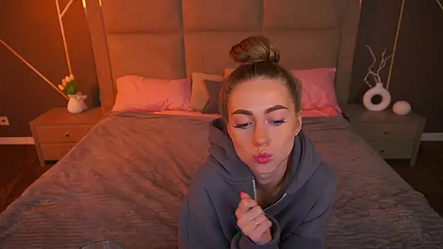 Snapshot of GoGoDream chatting on 11/13/25, 07:07 GoGoDream online show from 11/13/25, 07:07