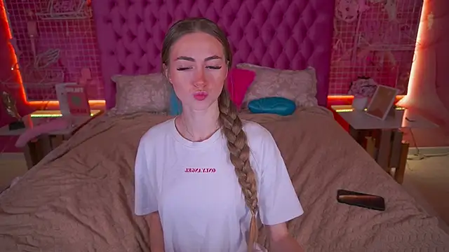 Snapshot of GoGoDream chatting on 11/29/25, 07:00 GoGoDream online show from 11/29/25, 07:00