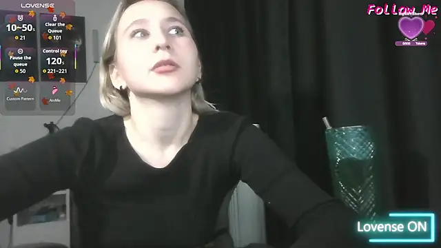 ChristinaFivePlus online show from 10/10/25, 06:18