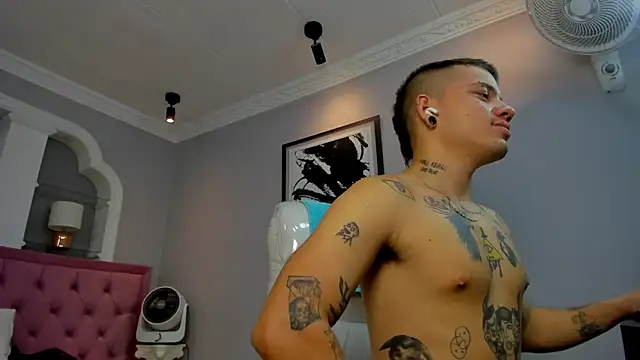 wildthor26 online show from 09/25/25, 03:32