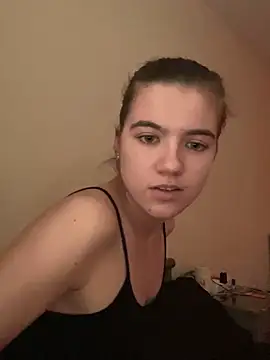 Snapshot of Lucy-XXX- chatting on 10/07/25, 04:37 Lucy-XXX- online show from 10/07/25, 04:37