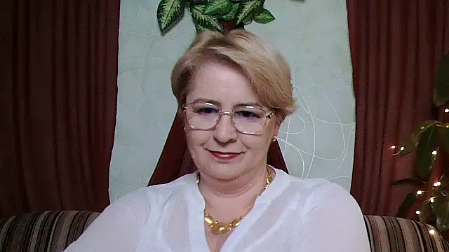 Snapshot of Selena-Velvet chatting on 10/01/25, 12:22 Selena-Velvet online show from 10/01/25, 12:22