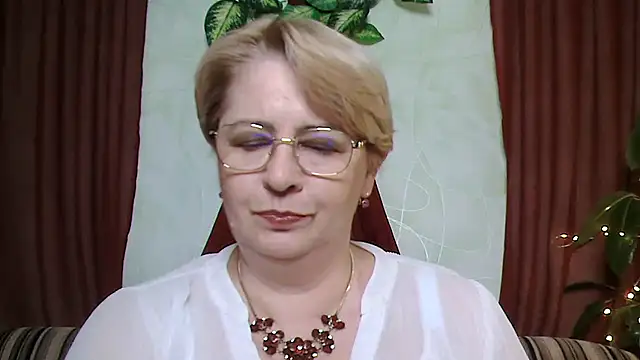 Snapshot of Selena-Velvet chatting on 10/03/25, 12:24 Selena-Velvet online show from 10/03/25, 12:24