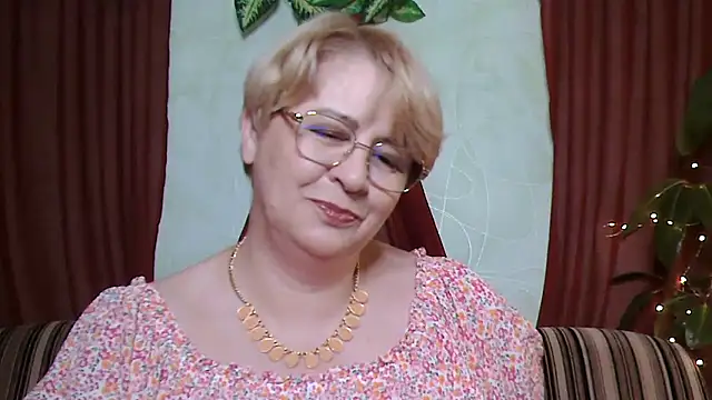 Snapshot of Selena-Velvet chatting on 10/04/25, 12:58 Selena-Velvet online show from 10/04/25, 12:58