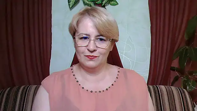 Snapshot of Selena-Velvet chatting on 10/05/25, 12:58 Selena-Velvet online show from 10/05/25, 12:58