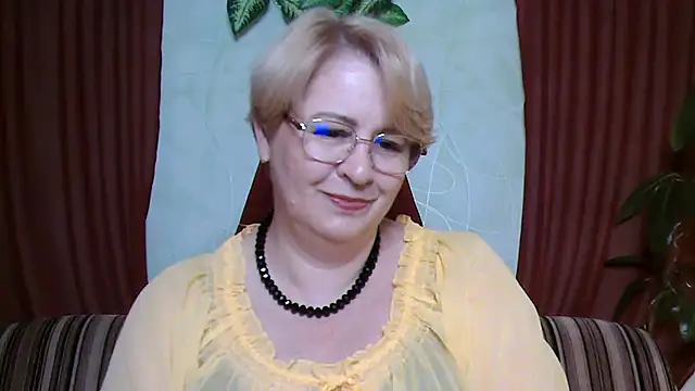 Snapshot of Selena-Velvet chatting on 10/08/25, 12:25 Selena-Velvet online show from 10/08/25, 12:25