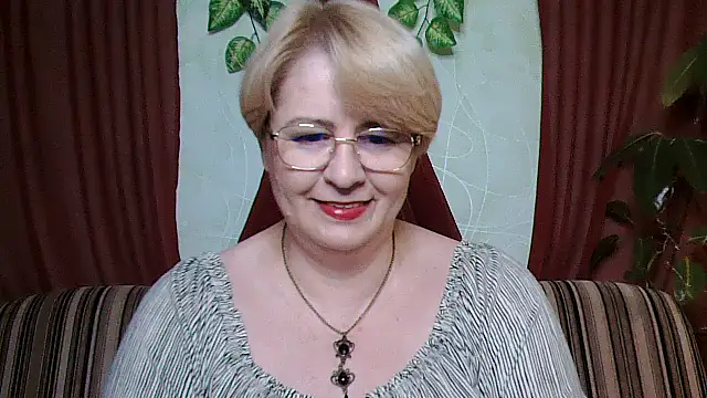 Snapshot of Selena-Velvet chatting on 10/12/25, 01:21 Selena-Velvet online show from 10/12/25, 01:21