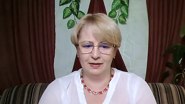 Snapshot of Selena-Velvet chatting on 10/15/25, 01:22 Selena-Velvet online show from 10/15/25, 01:22