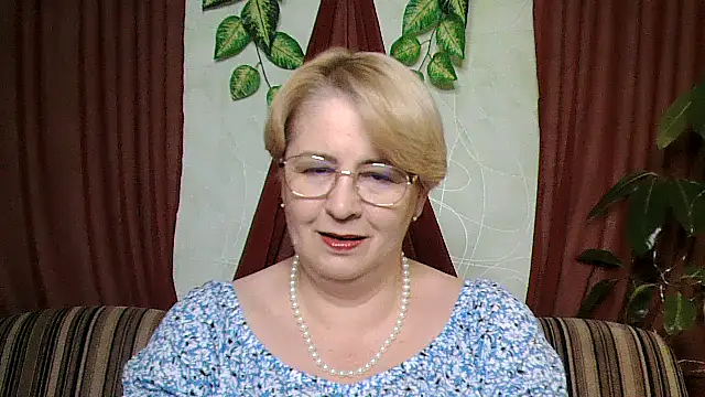 Snapshot of Selena-Velvet chatting on 10/16/25, 01:01 Selena-Velvet online show from 10/16/25, 01:01