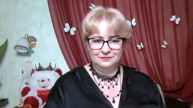 Snapshot of Selena-Velvet chatting on 10/30/25, 01:56 Selena-Velvet online show from 10/30/25, 01:56