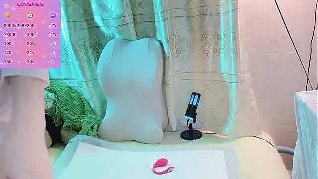 Snapshot of White-Lia chatting on 09/30/25, 07:52 White-Lia online show from 09/30/25, 07:52