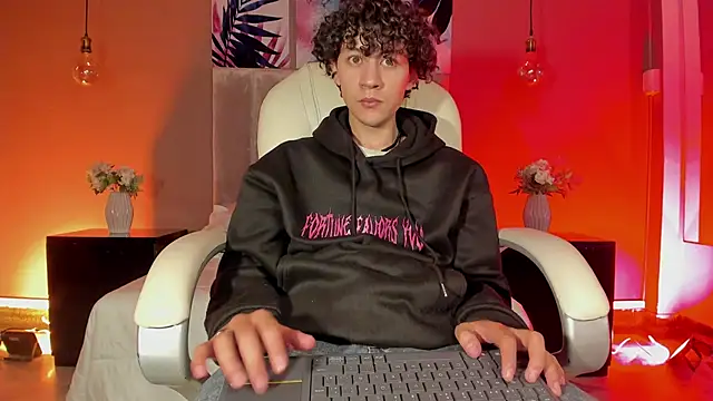 Snapshot of Helios_Obscuro chatting on 11/09/25, 03:05 Helios Obscuro online show from 11/09/25, 03:05