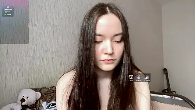 Snapshot of VividSienna chatting on 03/06/26, 10:23 VividSienna online show from 03/06/26, 10:23