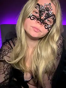 Cherrycolada online show from 11/03/25, 10:10