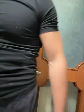 Snapshot of giovan2020 chatting on 11/10/25, 11:37 giovan2020 online show from 11/10/25, 11:37