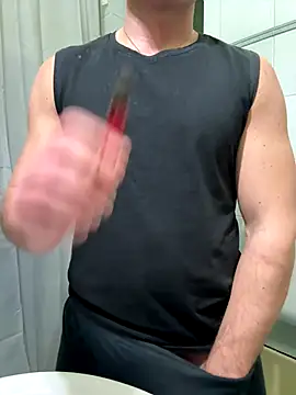 Snapshot of giovan2020 chatting on 12/15/25, 09:19 giovan2020 online show from 12/15/25, 09:19