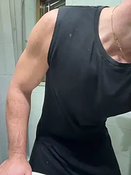 Snapshot of giovan2020 chatting on 12/17/25, 07:47 giovan2020 online show from 12/17/25, 07:47