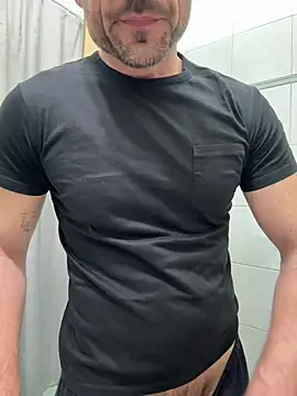 Snapshot of giovan2020 chatting on 02/25/26, 10:41 giovan2020 online show from 02/25/26, 10:41