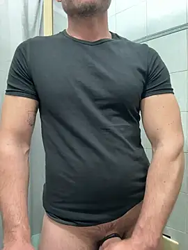 Snapshot of giovan2020 chatting on 03/31/26, 04:18 giovan2020 online show from 03/31/26, 04:18