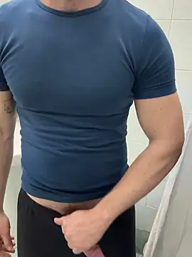 Snapshot of giovan2020 chatting on 04/03/26, 08:51 giovan2020 online show from 04/03/26, 08:51