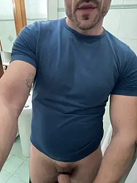 Snapshot of giovan2020 chatting on 04/08/26, 03:01 giovan2020 online show from 04/08/26, 03:01