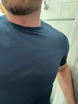 Snapshot of giovan2020 chatting on 04/12/26, 02:22 giovan2020 online show from 04/12/26, 02:22