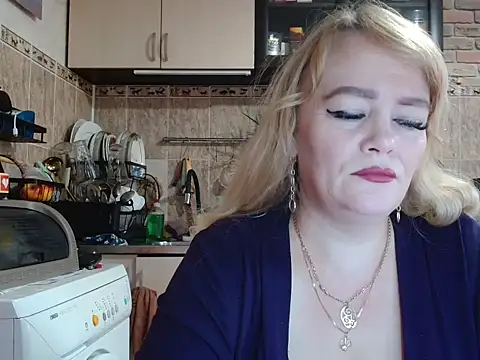 Sweet-blonde online show from 10/17/25, 11:35
