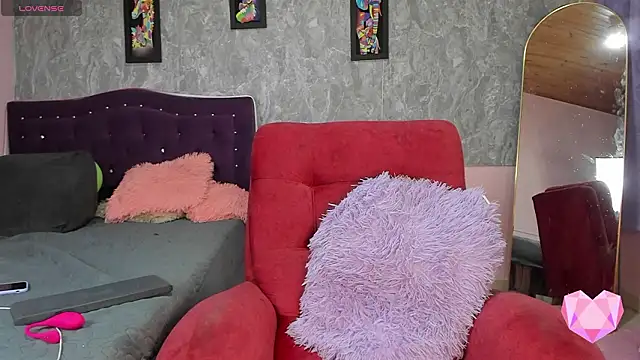 Lauren smiles online show from 02/04/26, 07:53