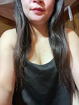 Snapshot of violet-00 chatting on 05/15/26, 11:01 violet-00 online show from 05/15/26, 11:01