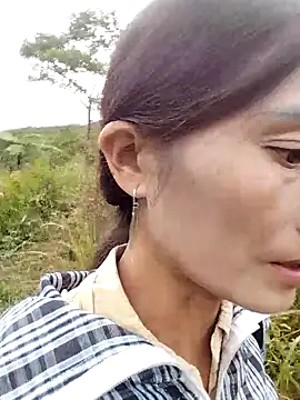 Snapshot of abigail-00 chatting on 11/07/25, 12:32 abigail-00 online show from 11/07/25, 12:32