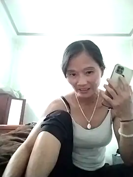 Snapshot of abigail-00 chatting on 11/10/25, 06:45 abigail-00 online show from 11/10/25, 06:45