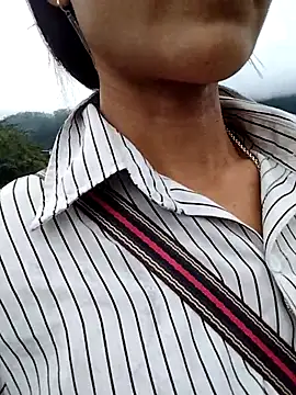 Snapshot of abigail-00 chatting on 11/11/25, 08:14 abigail-00 online show from 11/11/25, 08:14