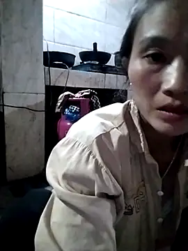 Snapshot of abigail-00 chatting on 11/12/25, 11:10 abigail-00 online show from 11/12/25, 11:10