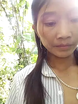 Snapshot of abigail-00 chatting on 11/25/25, 01:05 abigail-00 online show from 11/25/25, 01:05