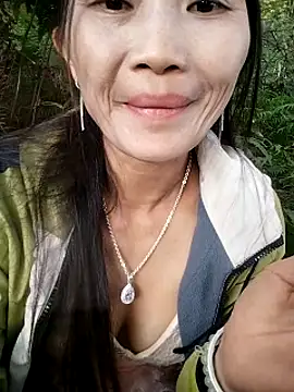 Snapshot of abigail-00 chatting on 11/26/25, 01:17 abigail-00 online show from 11/26/25, 01:17