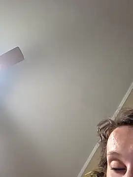 Snapshot of brunettebabexo3 chatting on 10/24/25, 07:27 brunettebabexo3 online show from 10/24/25, 07:27