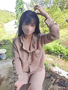 Helen-Tran online show from 11/10/25, 01:37