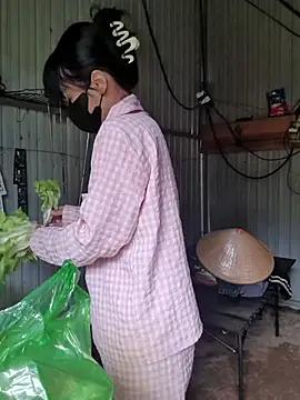 Helen-Tran online show from 11/20/25, 02:34