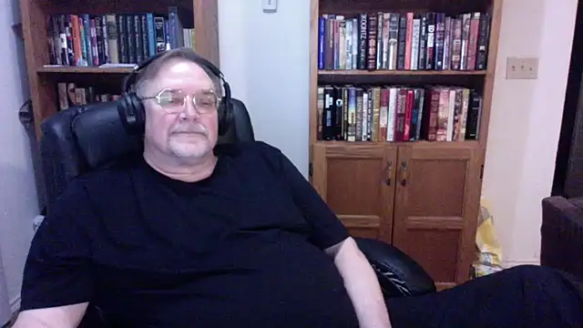 Snapshot of Vinyl22@xh chatting on 04/19/26, 05:29 Vinyl22xh online show from 04/19/26, 05:29