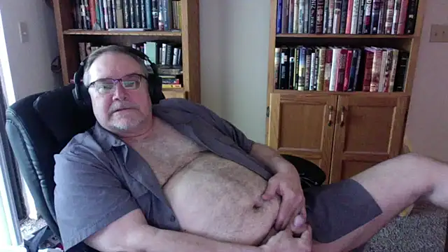 Snapshot of Vinyl22@xh chatting on 04/24/26, 09:17 Vinyl22xh online show from 04/24/26, 09:17