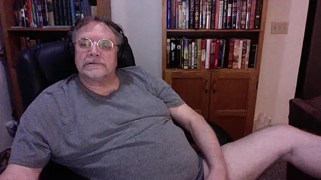 Snapshot of Vinyl22@xh chatting on 04/26/26, 09:23 Vinyl22xh online show from 04/26/26, 09:23