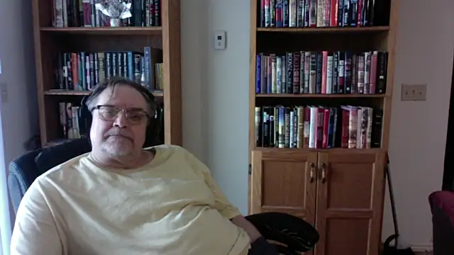 Snapshot of Vinyl22@xh chatting on 04/30/26, 06:58 Vinyl22xh online show from 04/30/26, 06:58